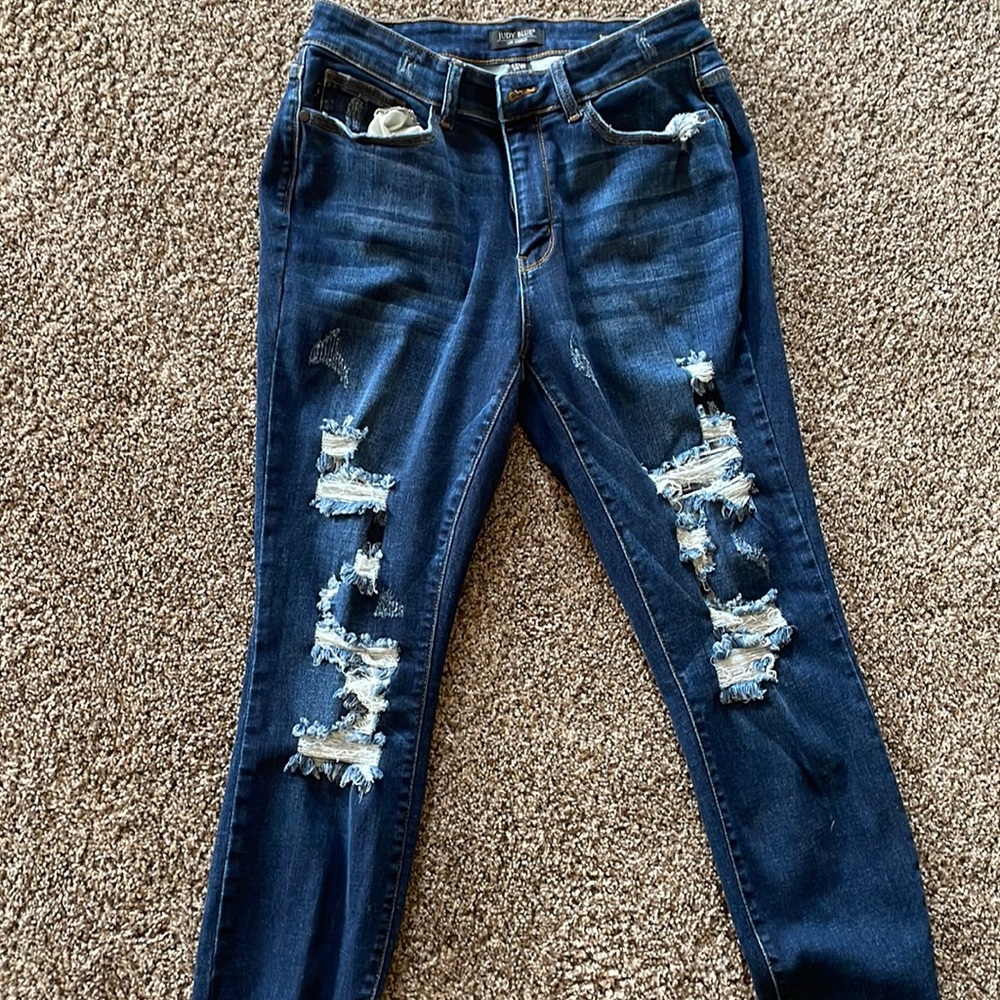Women’s distressed, skinny fit jeans